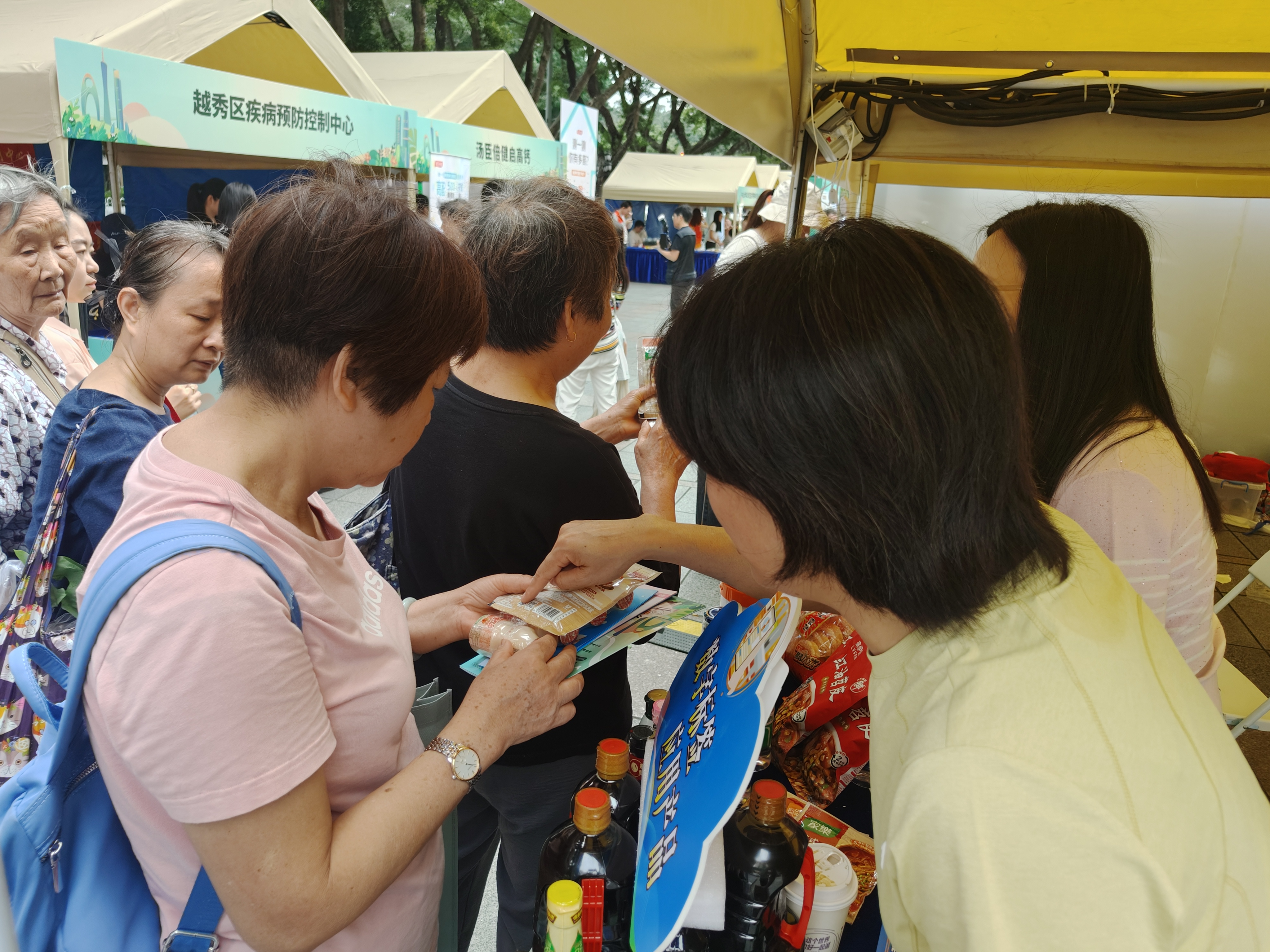 学会工作人员2.jpg